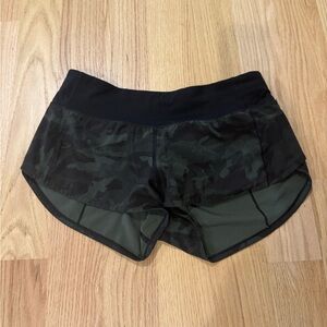 Lululemon Speed Up Camo 2.5 Shorts Size 4